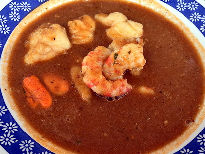 Sopa de rape y mariscos