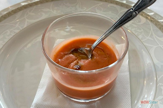 Salmorejo con taquitos de jam�n