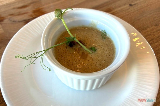 Consom� de foie con papada