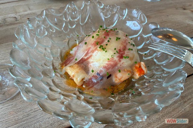 Langostinos al ajillo con huevo frito