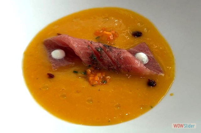 Sashimi de ventresca con aguachile de mango