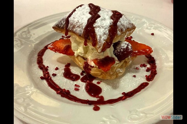 Hojaldre de chantilly con frutos rojos
